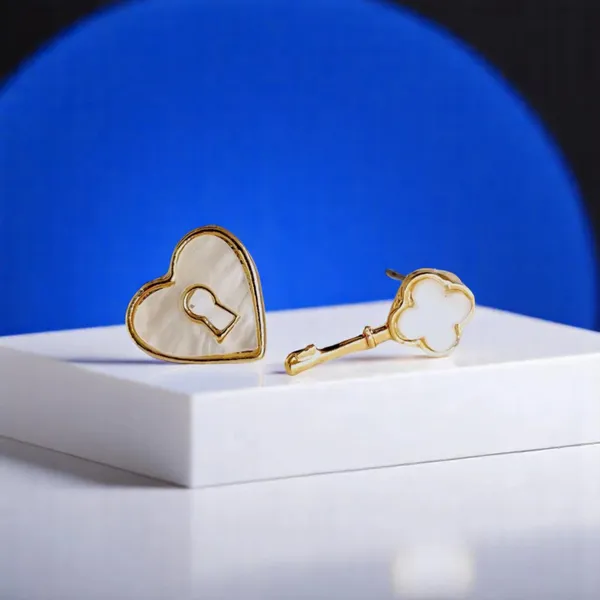 Lovebond_White_Heart_Stud_Earrings_Default_Title