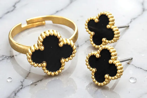 Timeless_Allure_Black_Clover_Jewelry_Set_Default_Title