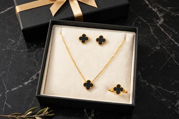 Timeless_Allure_Black_Clover_Jewelry_Set_Default_Title