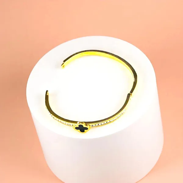 Golden_Aura_Crystal_Clover_Gold_Bracelet_Default_Title