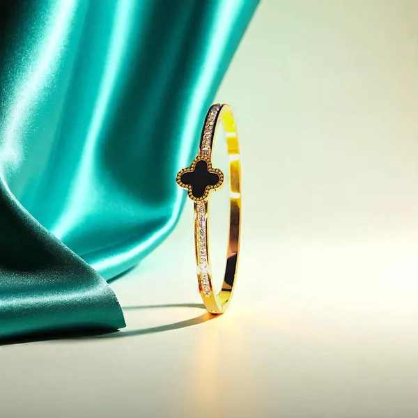 Golden_Aura_Crystal_Clover_Gold_Bracelet_Default_Title