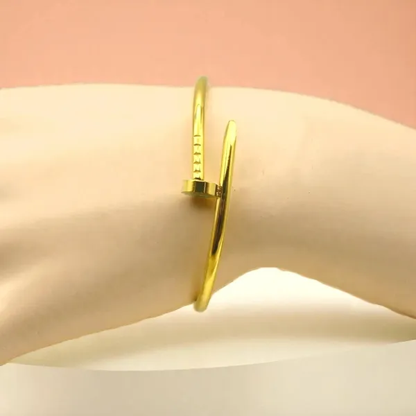 Gilded_Edge_Gold_Nail_Oval_Bracelet_Default_Title