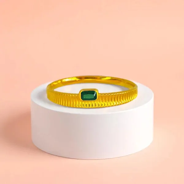 Emerald_Glint_Green_Gemstone_Gold_Bracelet_Default_Title