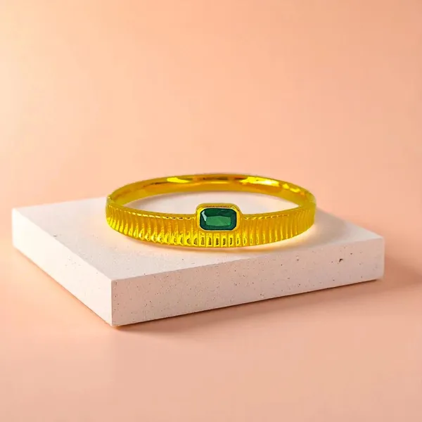 Emerald_Glint_Green_Gemstone_Gold_Bracelet_Default_Title