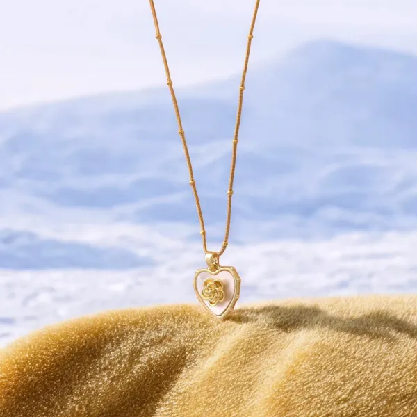Rose_Whisper_18k_Gold_Plated_Heart_Pendant_Necklace_Default_Title
