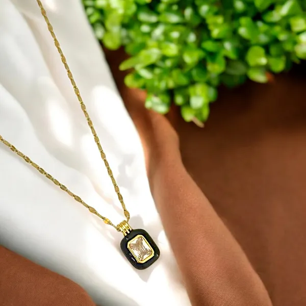Noir_Halo_Black_O_Crystal_Necklace_Default_Title