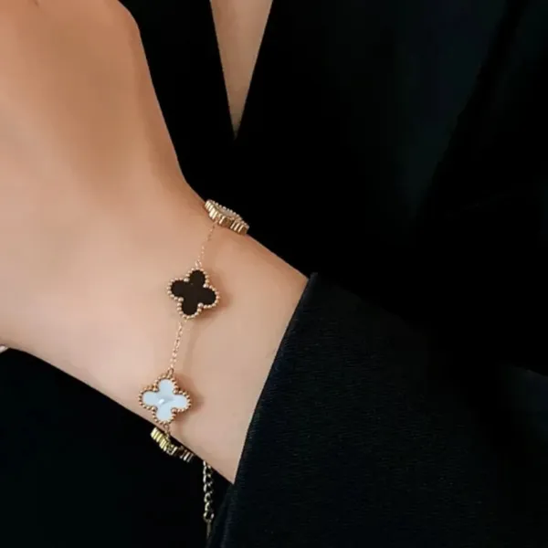 Luxe_Luck_Clover_Chain_Bracelet_Default_Title