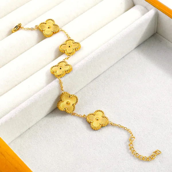 Lucky_Glint_Gold_Clovers_Bracelet_Default_Title
