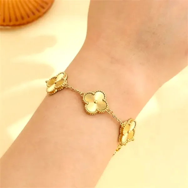 Lucky_Glint_Gold_Clovers_Bracelet_Default_Title