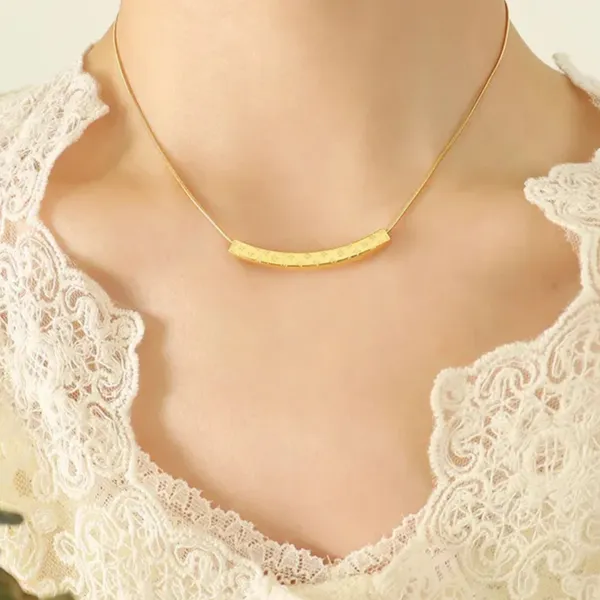 Golden_Arc_Curved_Bar_Pendant_Necklace_Default_Title
