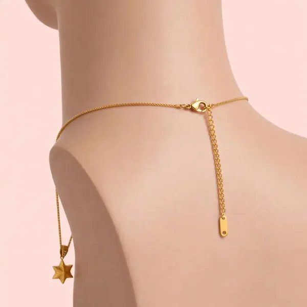 Sol_Bloom_Golden_Floral_Star_Pendant_Necklace_Default_Title