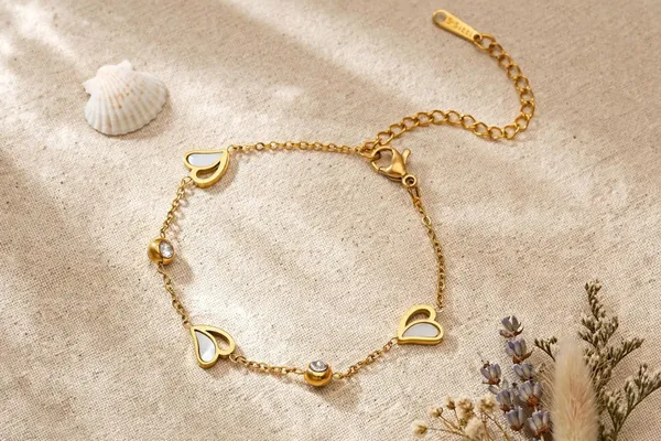 Glow_Heart_Crystal_Charm_Bracelet_Default_Title