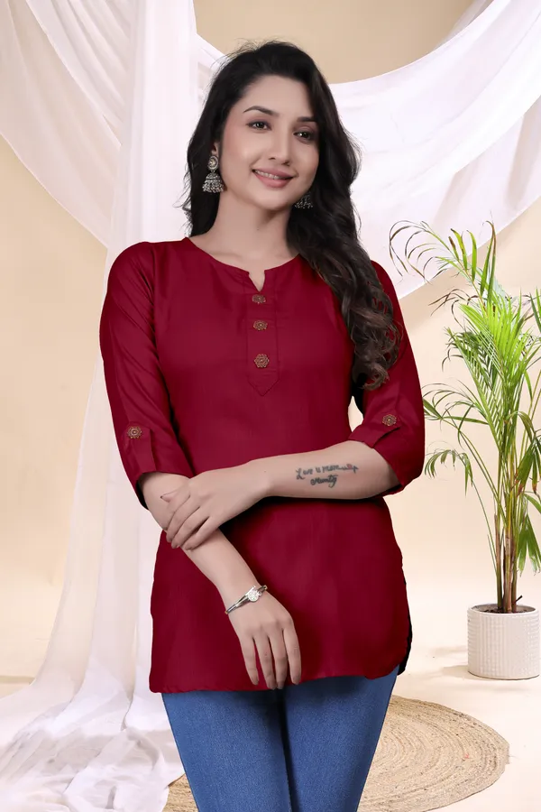 Red_Solid_Regular_Fit_Kurti_for_Women