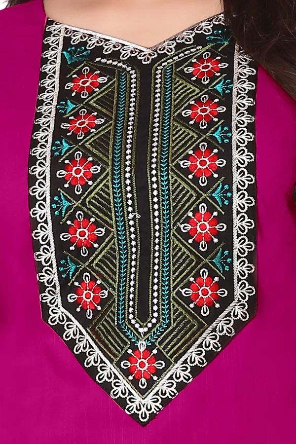 Magenta_Embroidered_Kurta_for_Women