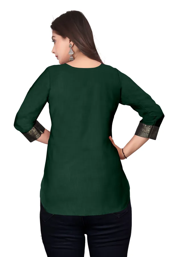Green_Straight_Embellished_Kurti_for_Women