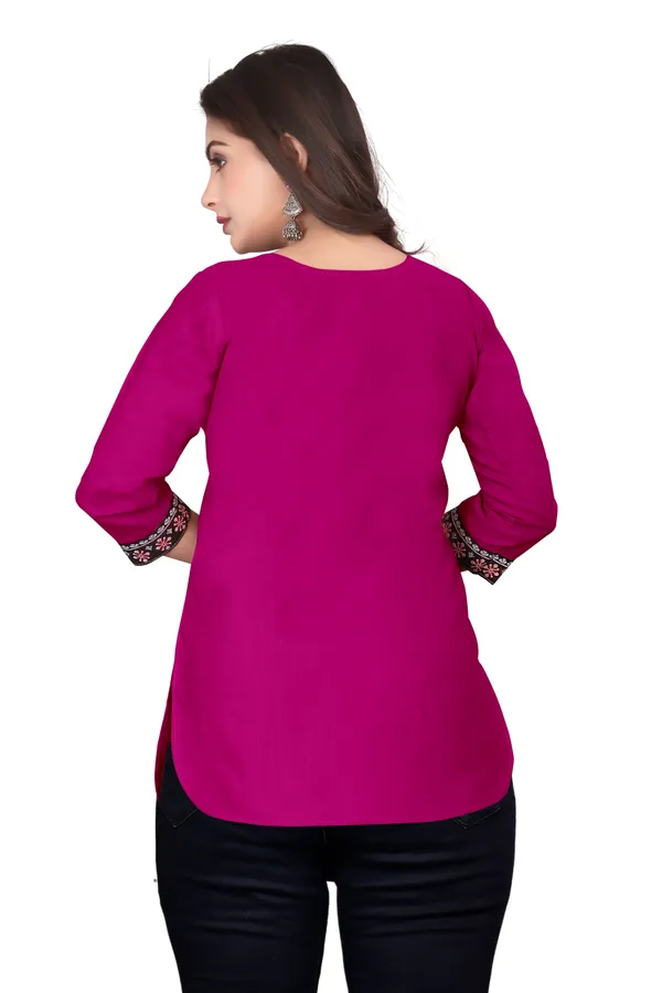 Magenta_Embroidered_Kurta_for_Women