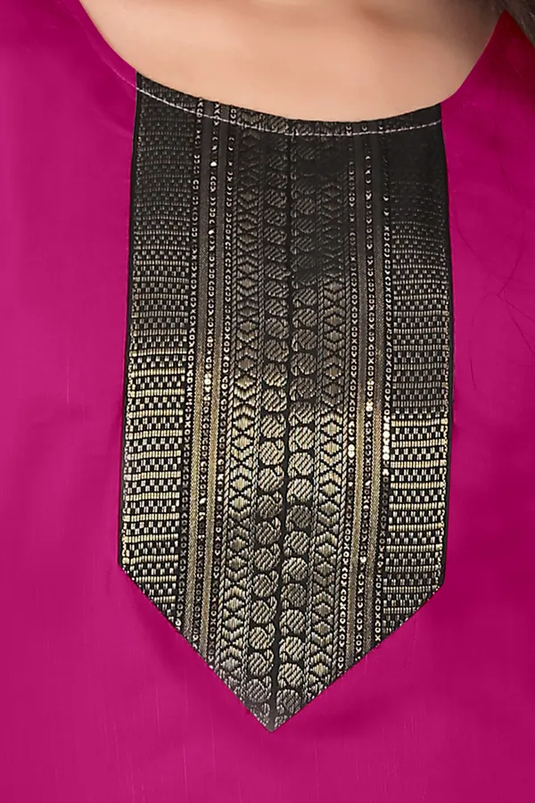 Magenta_Embellished_Regular_Fit_Kurti_for_Women