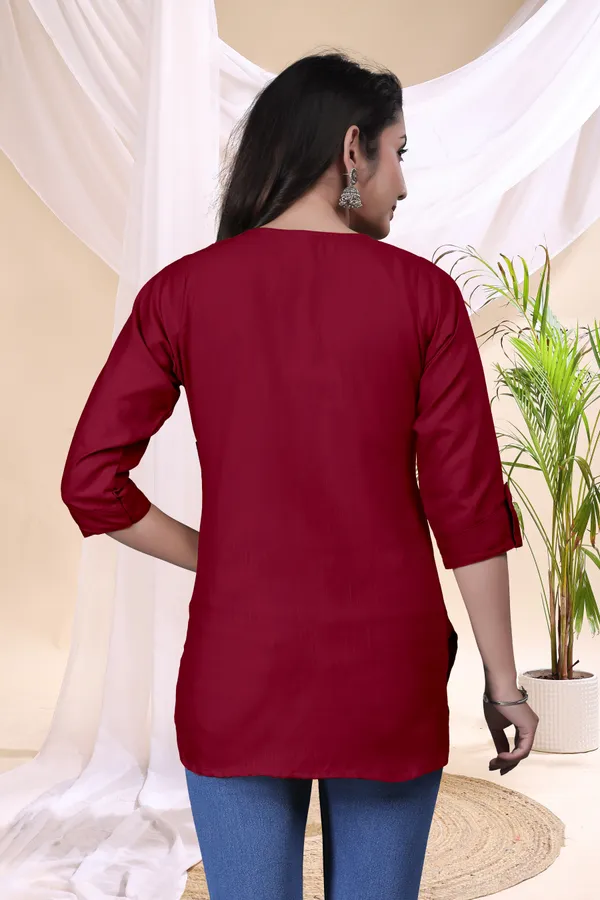 Red_Solid_Regular_Fit_Kurti_for_Women