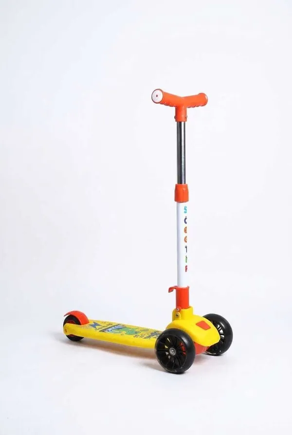 Fantasticbaby_3-Wheel_Scooter_with_Adjustable_Handlebar,_Colorful_Design_&_Sturdy_Wheels_Kids_Scooter_(Yellow,_Pack_of_1)