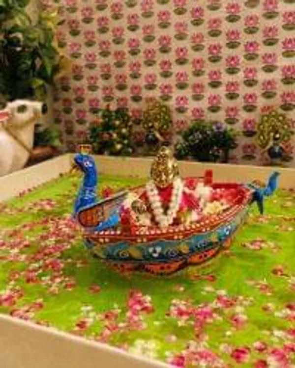 Boat_Laddu_Gopal_Boat_Wooden_Boat_Jhula_Thakur_Ji_Boat_Jhulan_Boat_Krishna_Jhula_Boat_Decorative_Boat_For_Mandir_Handmade_Wooden_Boat_Janmashtami_Jhula_Laddu_Gopal_Jhulan_Boat_Pooja_Decoration_Boat_Temple_Decor_Boat_Small_Wooden_Boat_For_God_Traditional_Jhula_Boat_Handcrafted_Boat_Decor_Krishna_Boat_Jhula_Mini_Boat_For_Laddu_Gopal_Festival_Decoration_Boat_Mandir_Boat_Decoration_Designer_Jhula_Boat_8_3_5