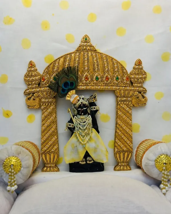 Maharaj_Dwar_Pithika_Decorative_Temple_Pithika_Shreenath_Ji_Dwar_Laddu_Gopal_Mandir_Decoration_Traditional_Vraj_Decoration_Decorative_Mdf_Temple_Frame_Janmashtami_Darbar_Setup_Temple_Decoration_Handcrafted_Mandir_Dwar_Temple_Decorative_Entrance_Devotional_Home_Temple_Decor_11_10_Inch