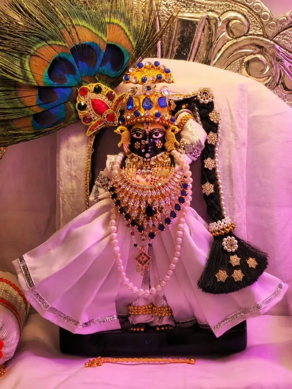 Pearl_Chhoti_For_Krishna_Idol