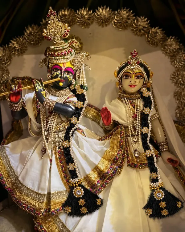 Pearl_Chhoti_For_Krishna_Idol