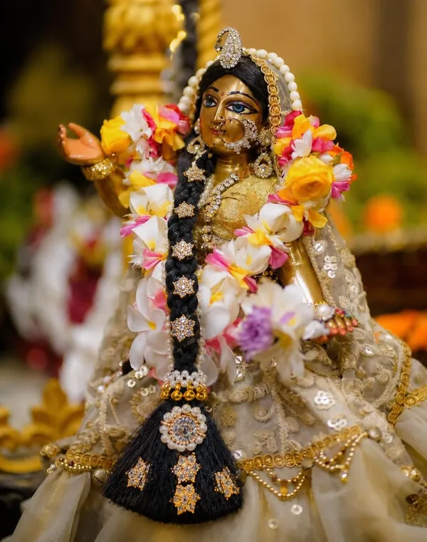 Pearl_Chhoti_For_Krishna_Idol
