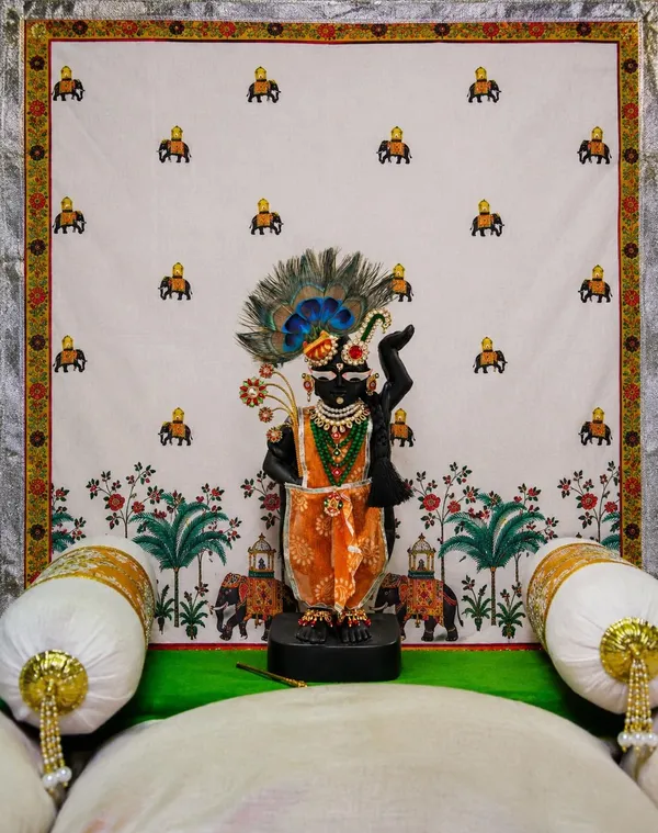 Laddu_Gopal_Deity_Ornaments