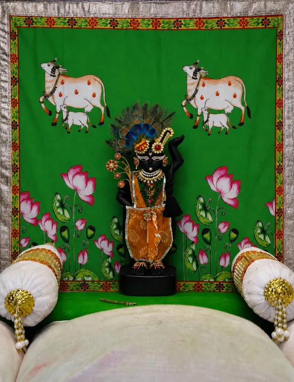 Laddu_Gopal_Deity_Ornaments