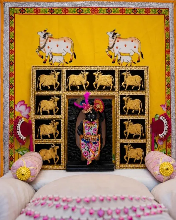 Laddu_Gopal_Deity_Ornaments