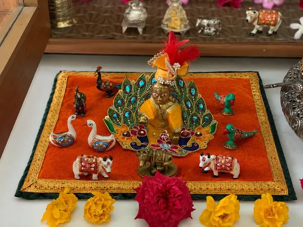 Velvet_Pooja_Aasan