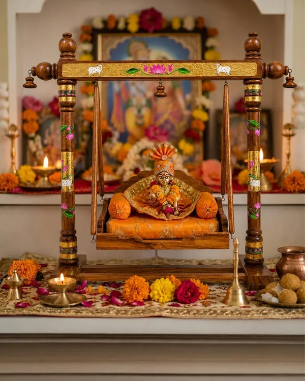 Laddu_Gopal_Wooden_Swing
