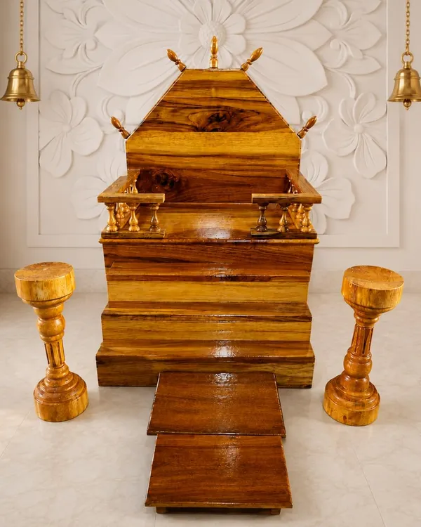 Wooden_Temple_Throne_For_Deity