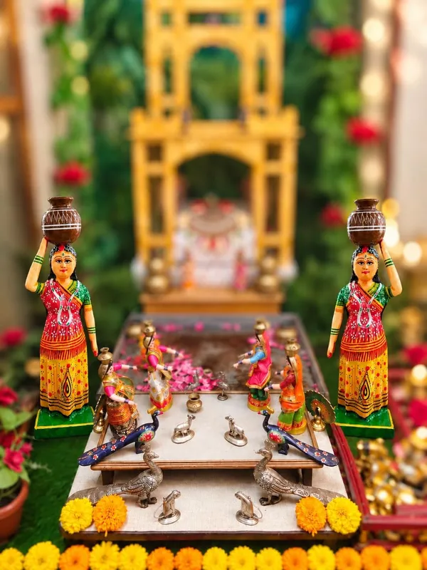 Wooden_Gopi_Figurine_Pair