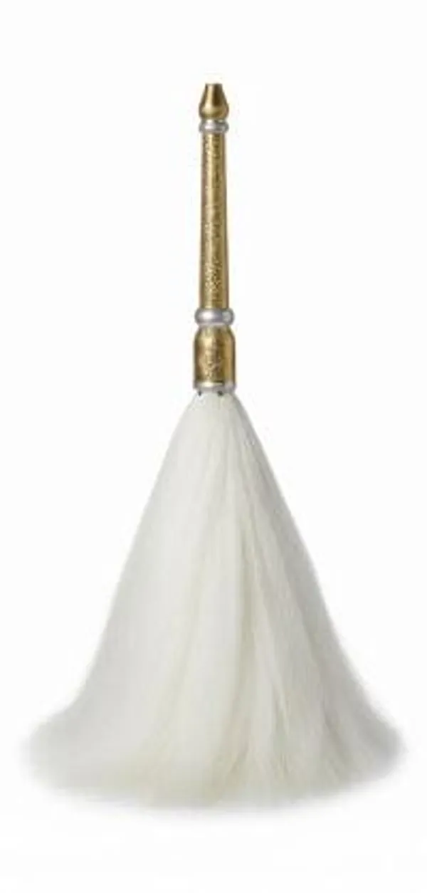 Traditional_Royal_White_Chawar_Chauri_Made_With_Natural_Pant_Fiber_Semi_Yak_Hairs