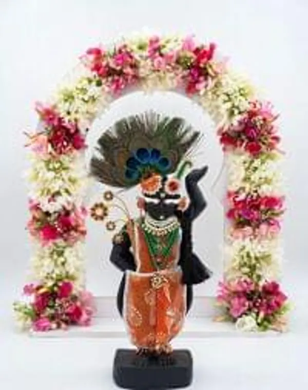 Phool_Mandali_Laddu_Gopal_Phool_Mandali_Floral_Backdrop_For_God_Janmashtami_Decoration_Krishna_Flower_Decoration_Mandir_Decoration_12_Inches