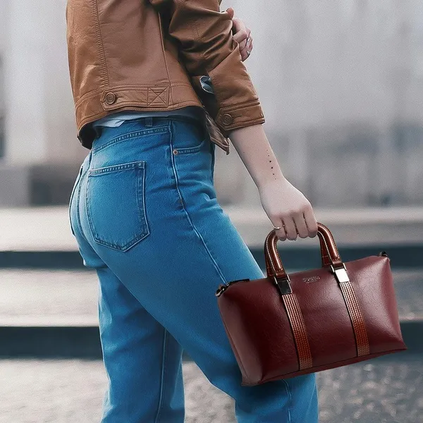 Exotic_Solid_Pattern_Elegance_Hand_Bag_Maroon
