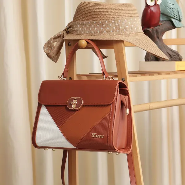 Exotic_Elegant_Tri_Tone_Structured_Handbag_Wine_Red