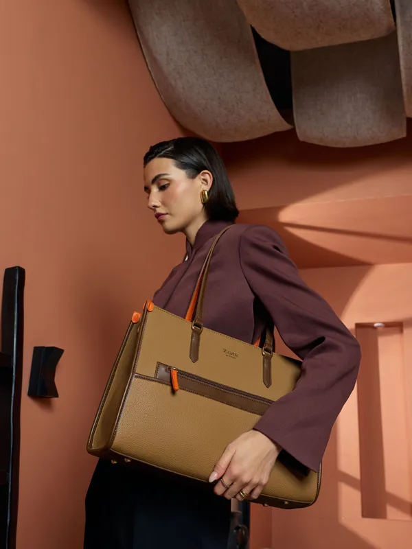 Exotic_Aria_Tote_Handbag_With_Laptop_Compartment_Khaki