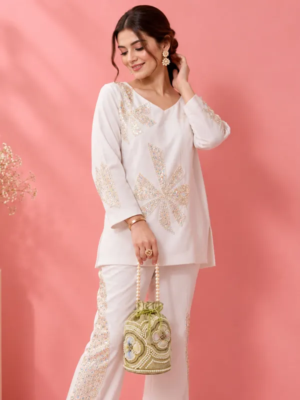 Exotic_Zunaira_Pearl_Embellished_Potli_Bag_For_Women_Gold