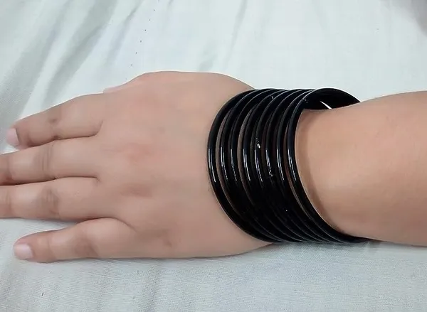 Glass_Bangles_For_Women_&_Girls_Chudi_Set_Plain_Black_With_Glossy_Finished_(Pack_of_12)