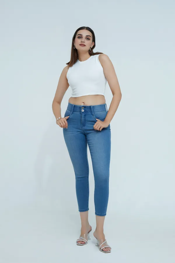 White_Sleeveless_Ribbed_Round_Neck_Slim_Fit_Collarless_Casual_Tank_Top_For_Women
