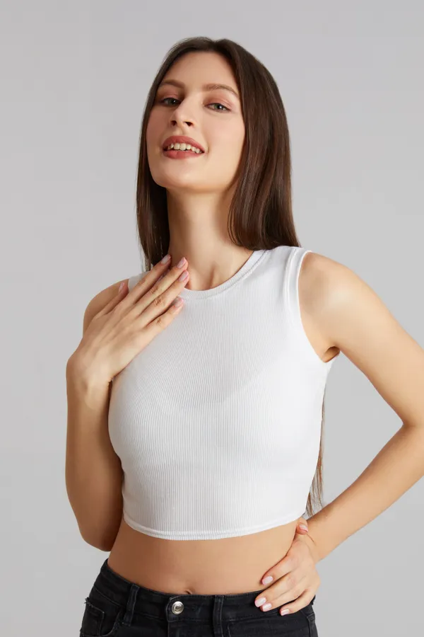 Stylish_Sleeveless_Round_Neck_Ribbed_White_Tank_Tops