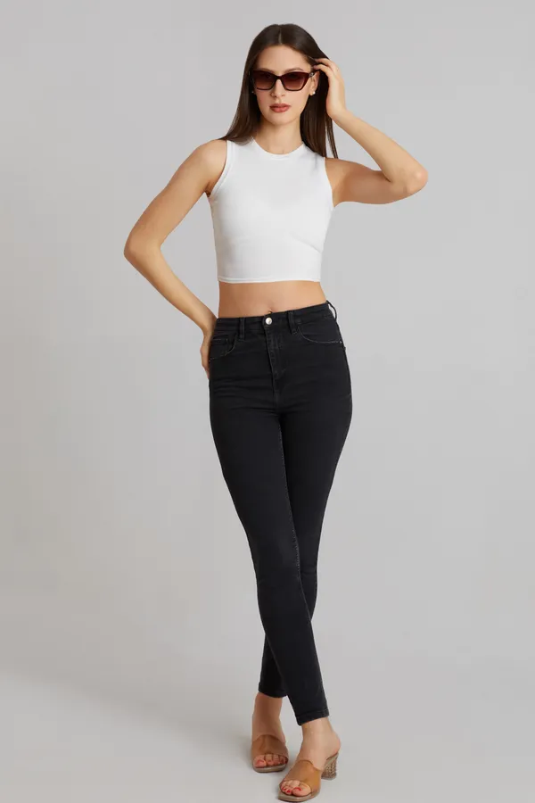 Stylish_Sleeveless_Round_Neck_Ribbed_White_Tank_Tops
