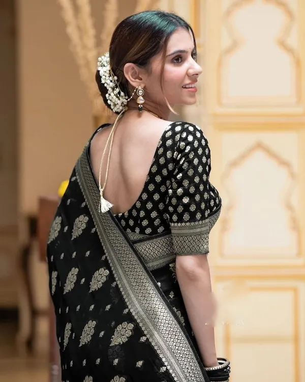 BLACK_SOFT_COTTON_WEAVE_SAREE_WITH_UNSTITCHED_BLOUSE