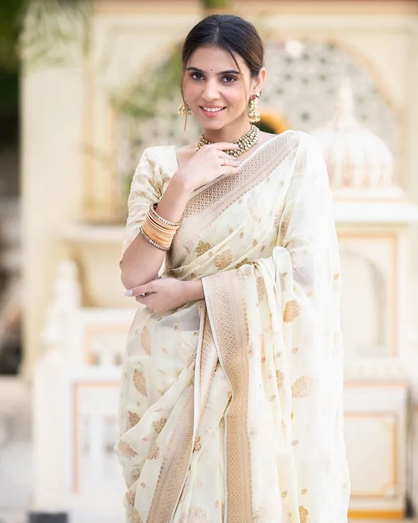 BEIGE_SOFT_COTTON_WEAVE_SAREE_WITH_UNSTITCHED_BLOUSE