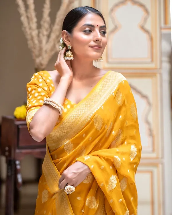 YELLOW_SOFT_COTTON_WEAVE_SAREE_WITH_UNSTITCHED_BLOUSE