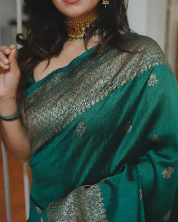 GREEN_WOVEN_BANARASI_SILK_JAQUARD_SAREE