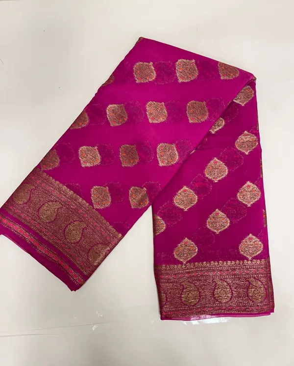 Humairah_Presents_Pure_Handloom_Magenta_Chiffon_Floral_Mina_Copper_Zari_Booti_with_Paisley_Mina_Zari_Border_with_Magenta_Blouse
